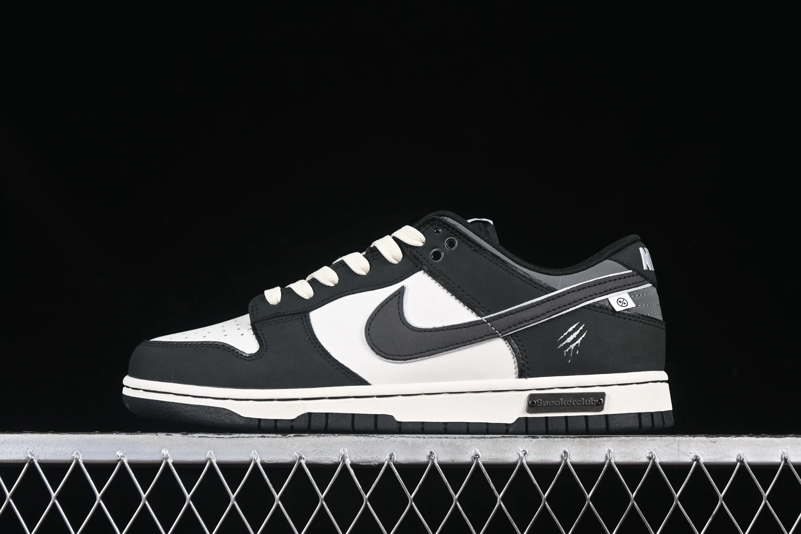 All categories Nk SB Dunk Series Nk SB Dunk Low High-end customized low-top sneakers Nk SB Dunk Low Legend of the Wolf Anniversary high-end customized low-top casual sneakers BW1220-008